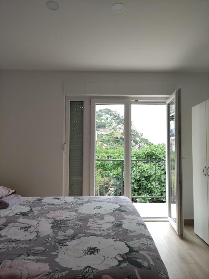 Appartamento Rake Omiš Esterno foto