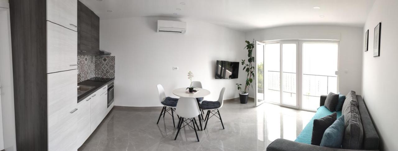 Appartamento Rake Omiš Esterno foto