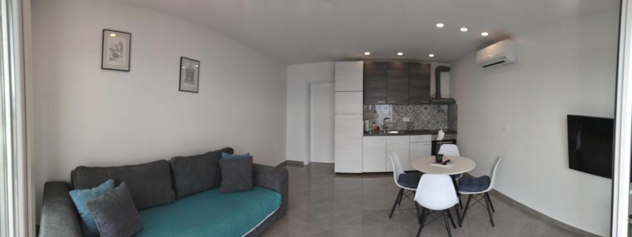 Appartamento Rake Omiš Esterno foto